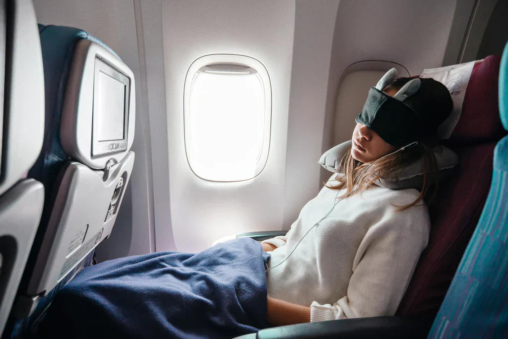 Comment dormir en avion : astuces pour un sommeil réparateur